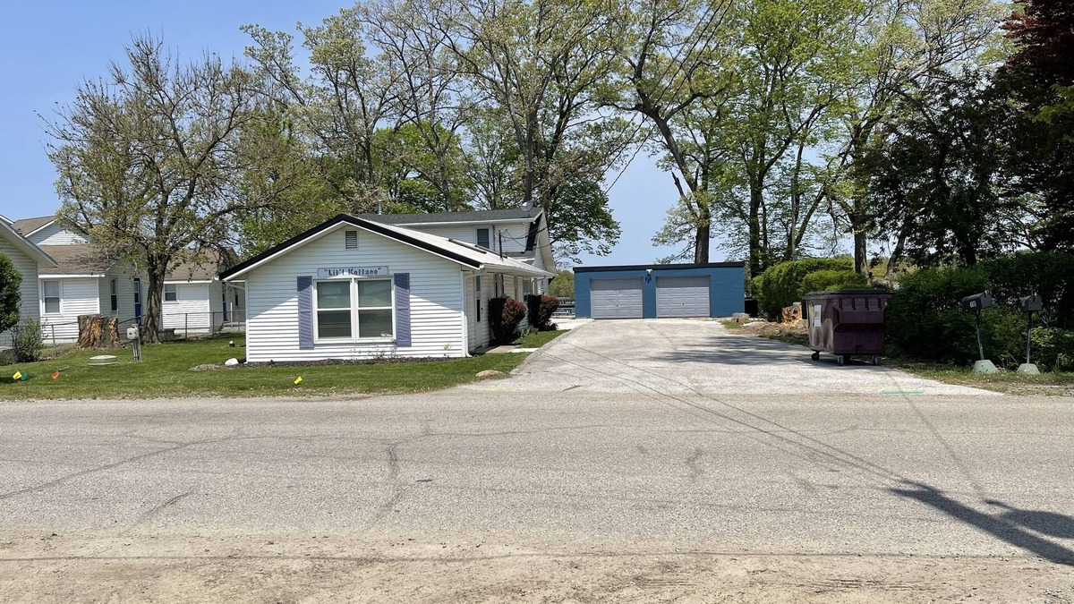 Monticello House | Lake front house with beautiful views and walking distance to Indiana Beach.
