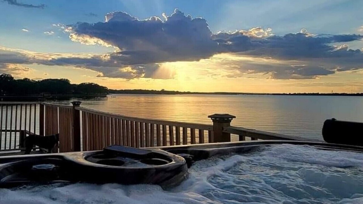 Dogwood House | Lake Front Lake House Paradise!