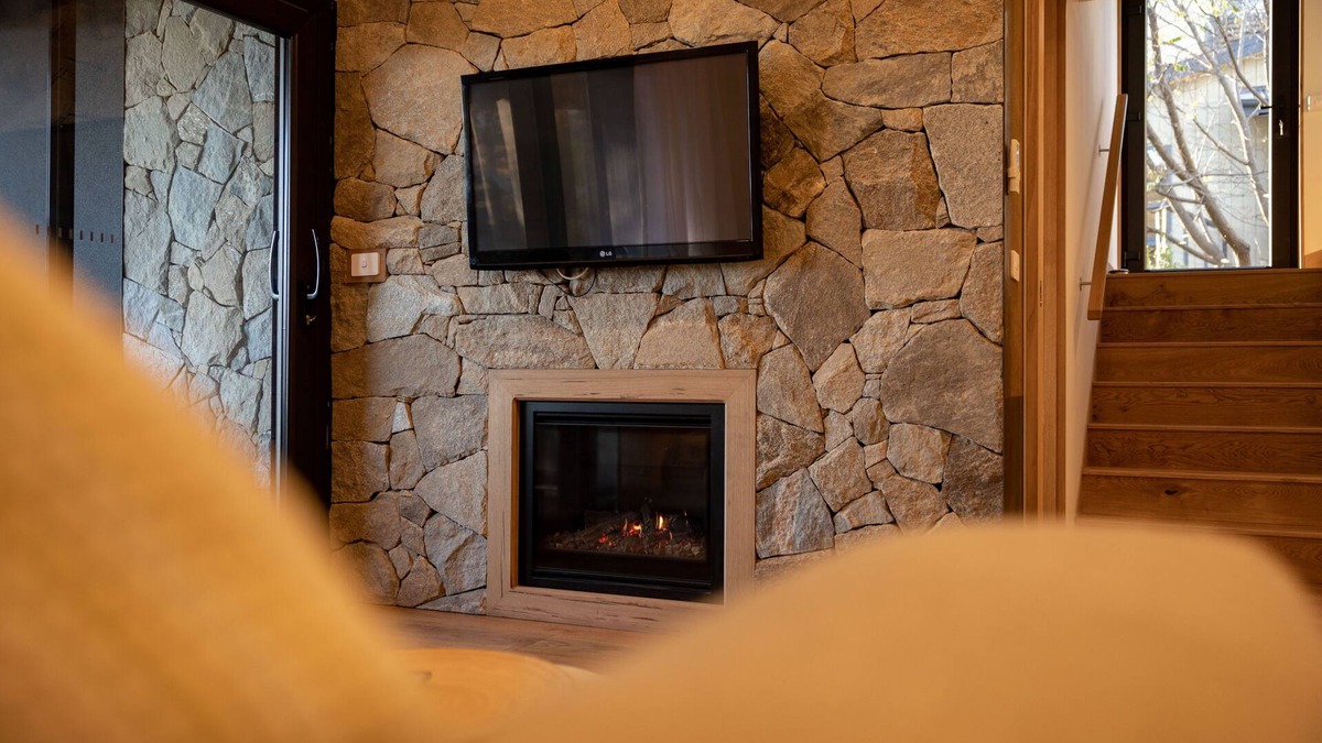 East Jindabyne Apartment | Lake Front Living New and Cosy seperate ground floor appartment