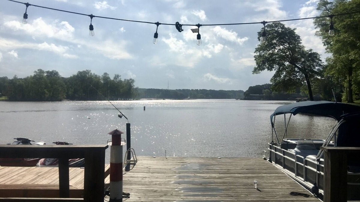 Belmont Cottage | "Lake Front Point" Retreat located in quiet cove of Lake Wylie