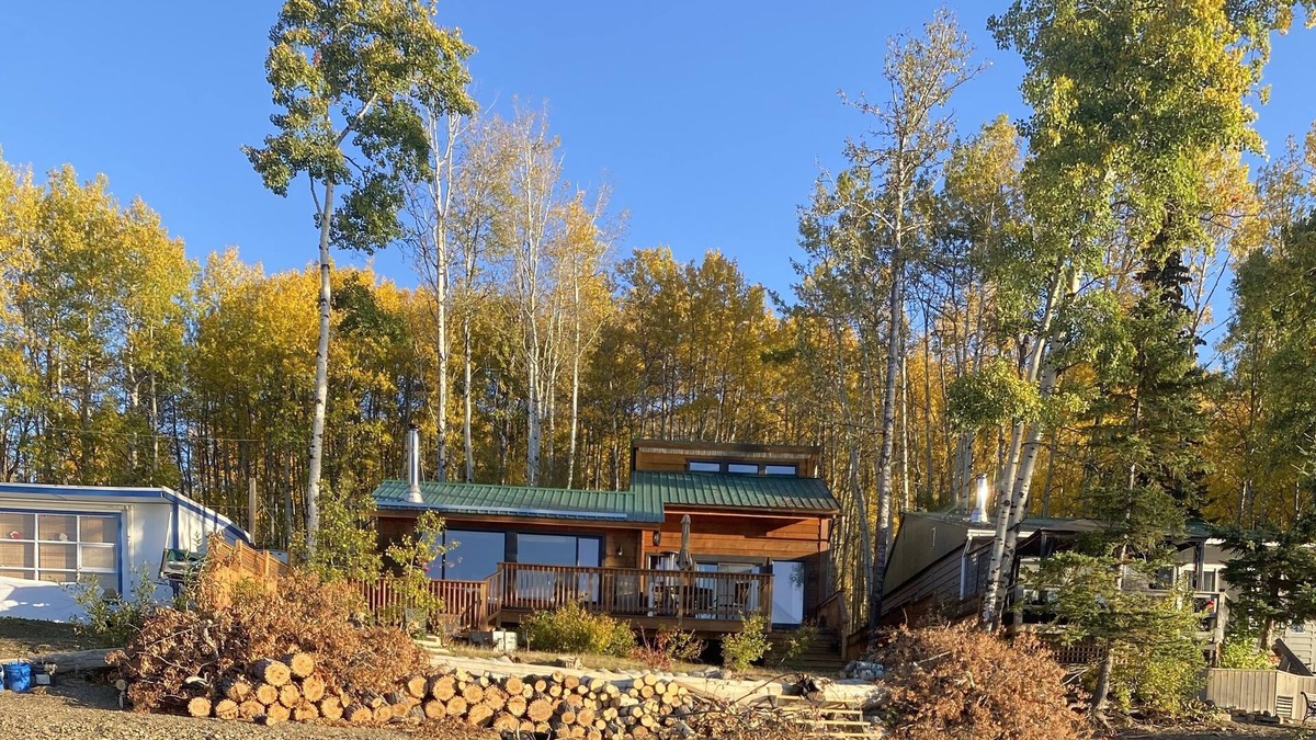 Moberly Lake Cottage | Lake front property