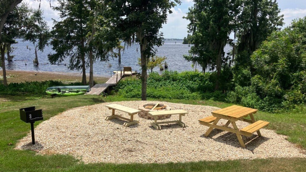 Southport Cottage | Lake Front Rental in Panama City with Kayak, EV Charger, & Dock - Dog Friendly