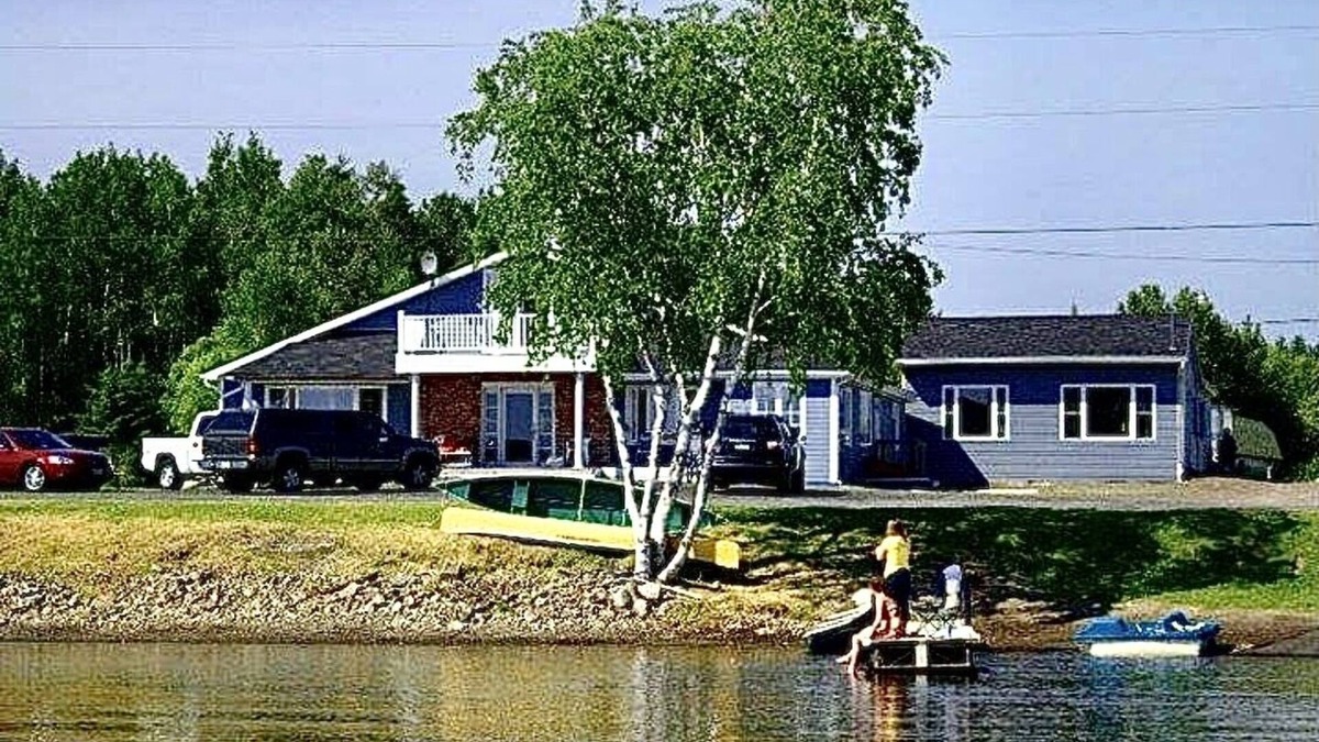 Saint David House | Lake Front Rental on Long Lake Maine