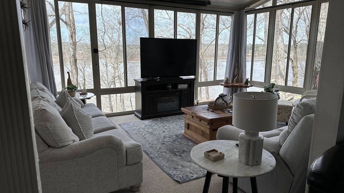 Stemley Cabin | Lake Front Retreat! Sunset Escape on Logan Martin Lake!