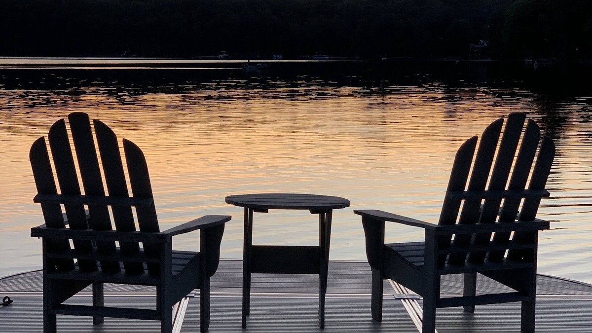 Monmouth House | Lake Front Retreat