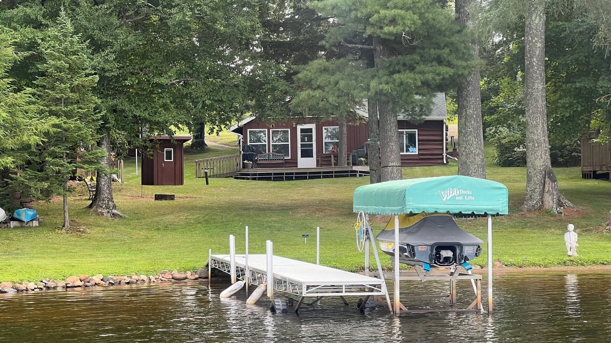 Clam Lake Cabin | Lake Front Rustic Log Cabin in the heart of Chequamegon National Forest