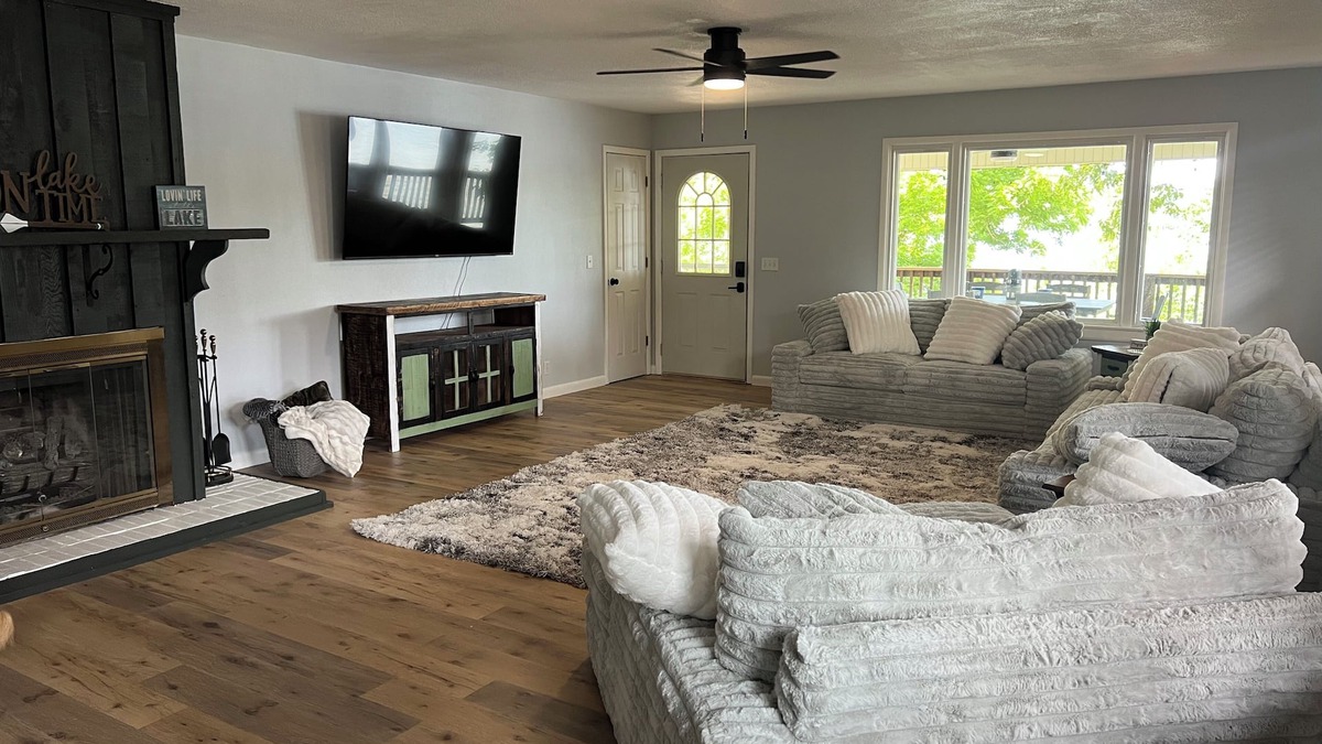 Shell Knob House | Lake front, spacious & cozy home with entertainment room.