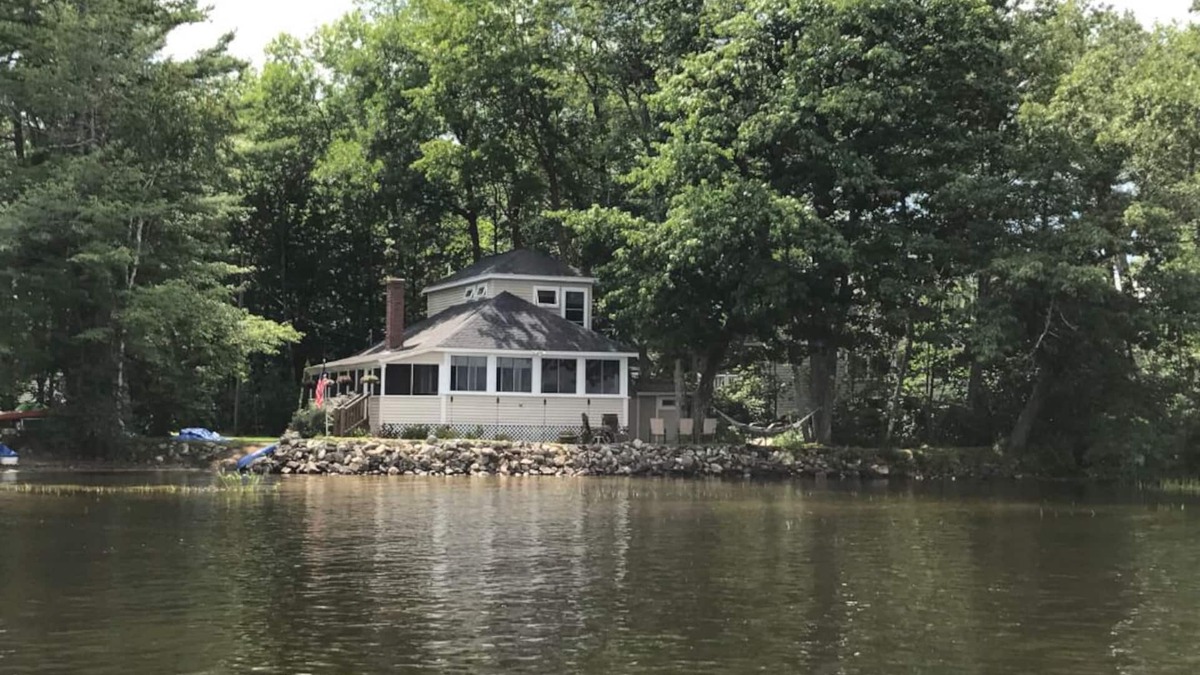 Auburn Cottage | Lake Front Taylor Pond Cottage