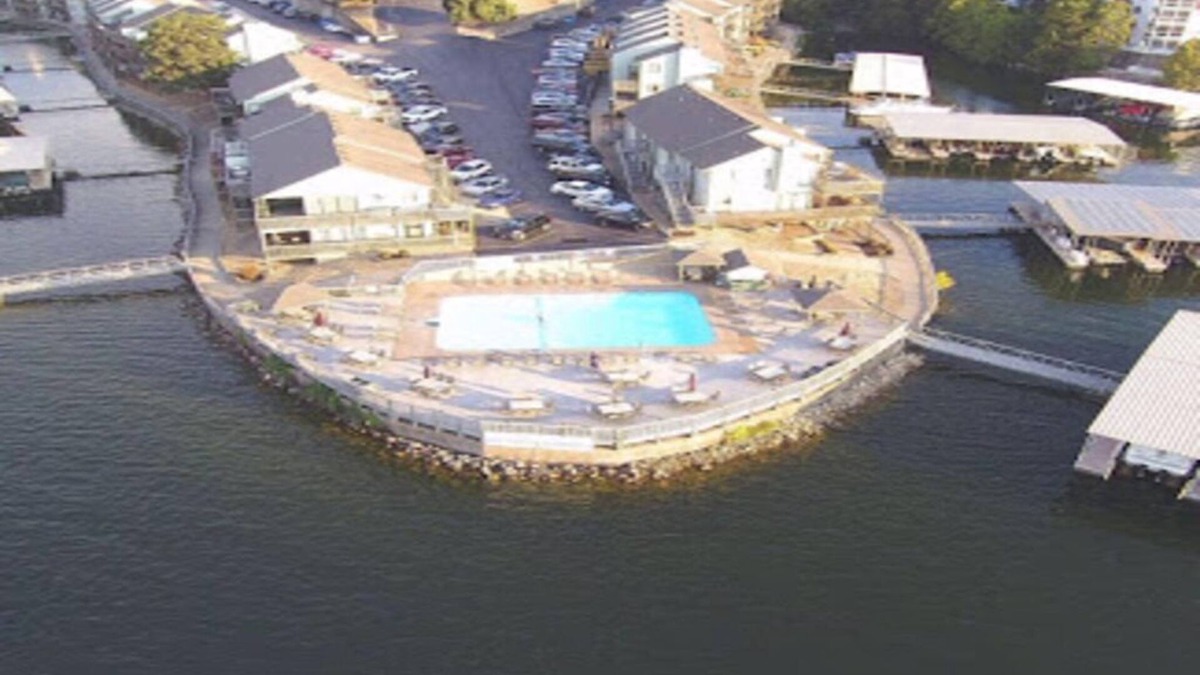 Village of Four Seasons Condo | Lake Front View on Horseshoe Bend Parkway - Gated community