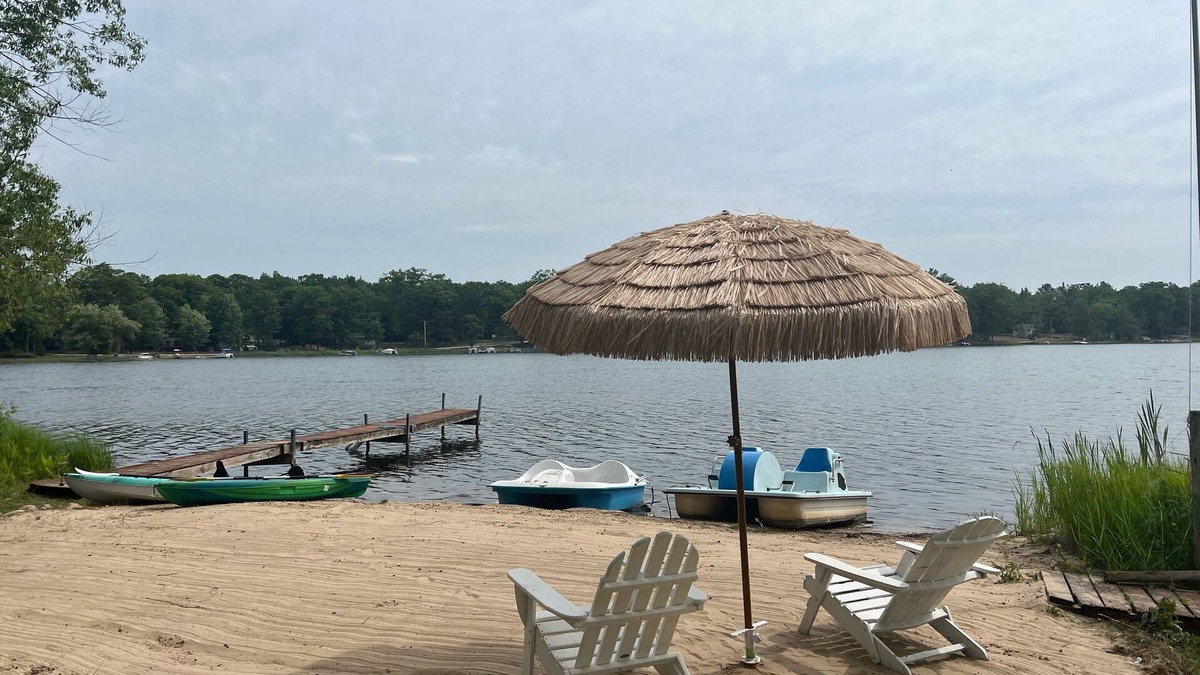 Lake Cottage | Lake Front with Hot tub! Silver Lake, Clare Co. nNew owners, many upgrades! n