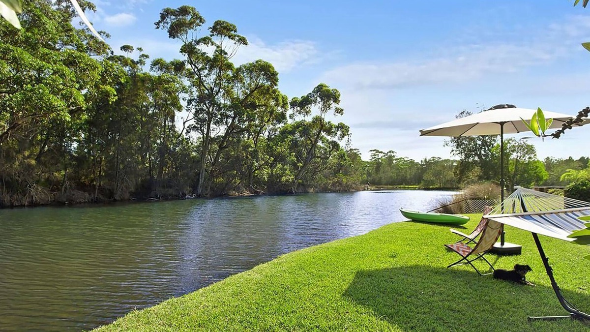Lake Tabourie House | Lake Frontage at Lake Tabourie