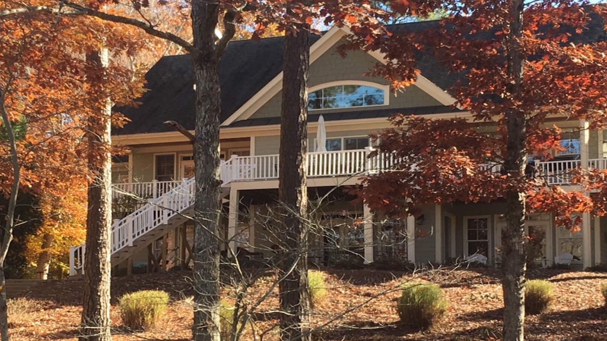 Olde Ferry Estates House | Lake Gaston 6BR 4BA 4500 SF main lake views in calm cove High Speed internet!
