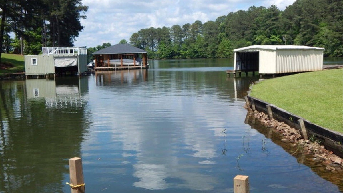 Littleton Cottage | Lake Gaston Waterfront Cottage
