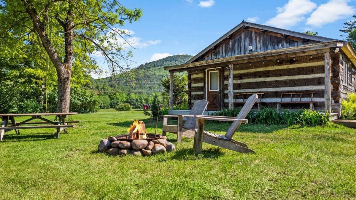 Warrensburg Cabin | Lake George Area Cabin near Hudson River Access