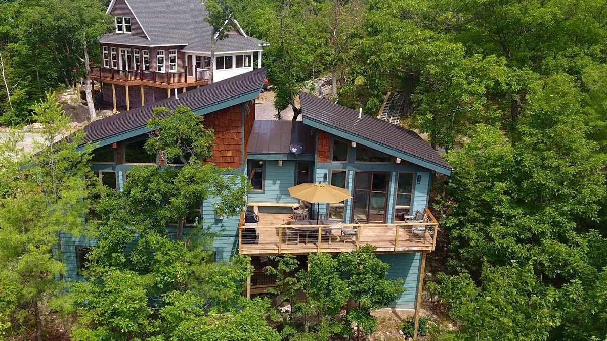 Putnam Station House | Lake George Cliff House - Outdoor hot tub!