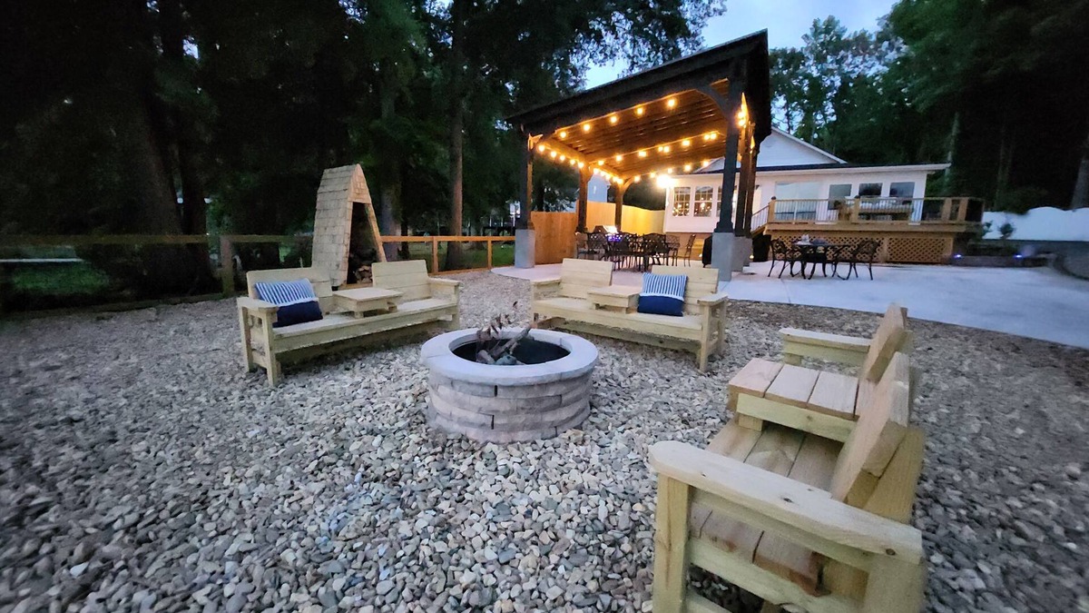 Waterloo House | Lake Greenwood Lodge-Main House and Guest House- Boats and Pups Welcome