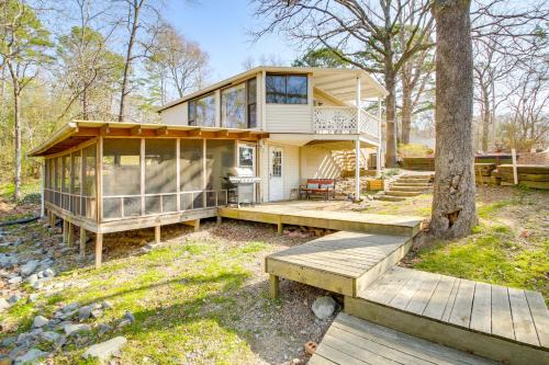 Piney House | Lake Hamilton Family Gem Hot Tub and Boat Slip!