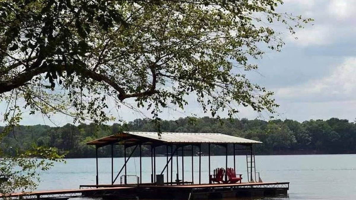 Fair Play House | Lake Hartwell Covered Dock & Sunset Beach 3BD, 1BA