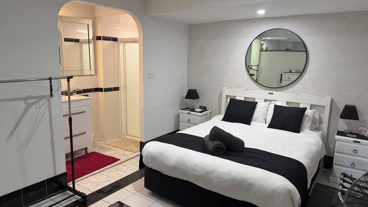 Gorokan Apartment | Lake Haven Escape.90 minute drive north of Sydney, *Pet Friendly*