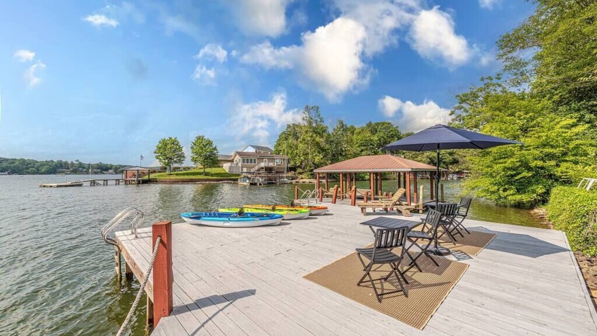 Hickory House | Lake Hickory Trio w/Boat Slip