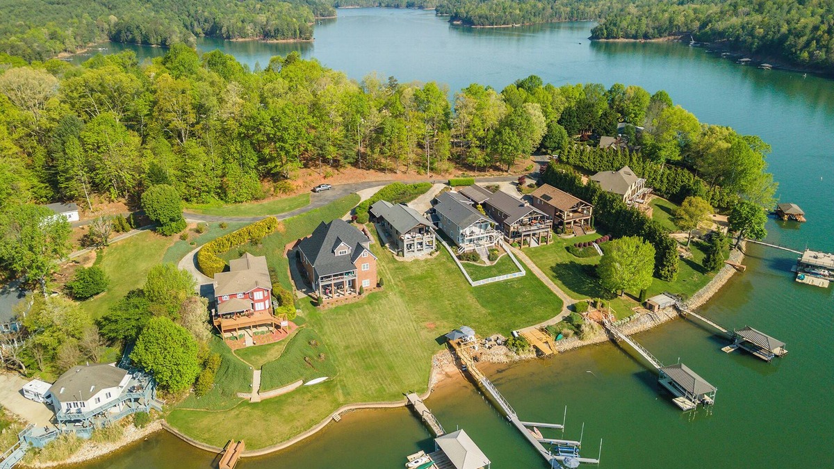 Marion Lake Club House | Lake Home – 3BR, 2 Balconies & Stunning Views from Private Waterfront Deck