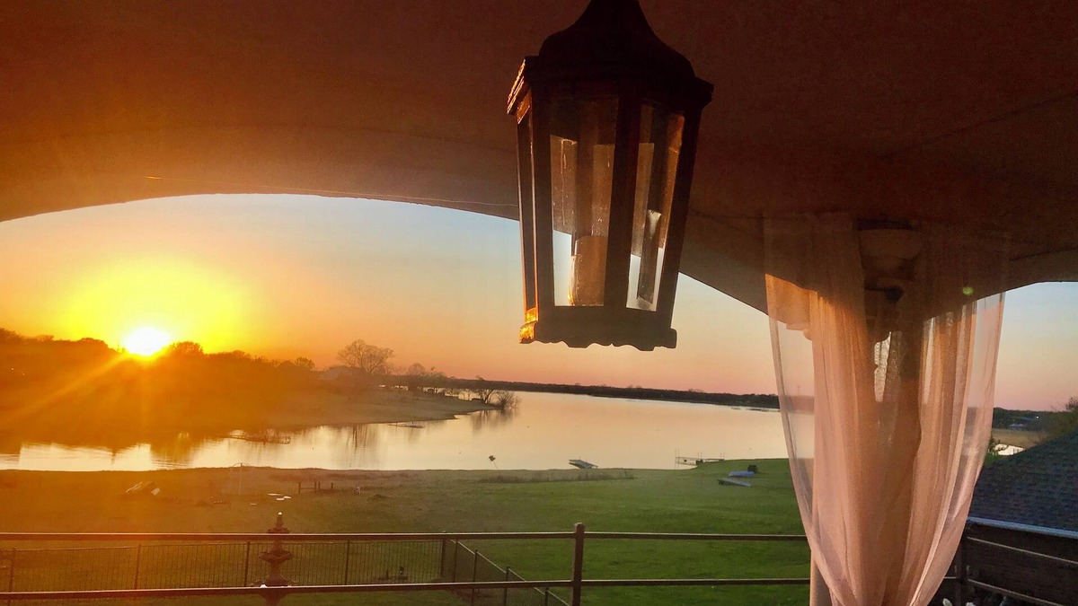 Frisco House | Lake Home -Walk-in Waterfront - Pets Welcomed - Sunset Hacienda - 3 beds