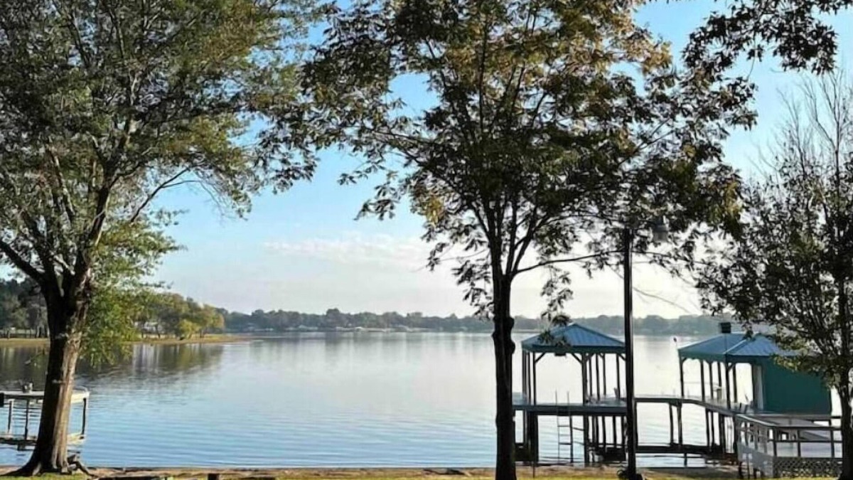 Flint House | Lake House - Amazing Views, Private Dock & Hot Tub, 8 Beds