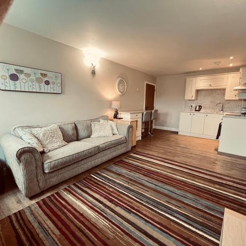 Cameley Apartment | Lake House - beautiful countryside retreat