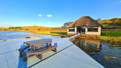 Emalahleni Apartment | LAKE-HOUSE CABIN