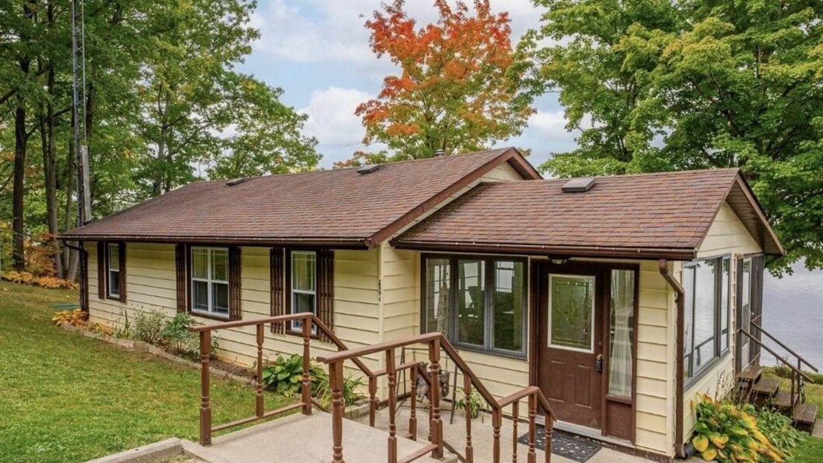 Centre Hastings Cottage | Lake house close to OFSC Trails