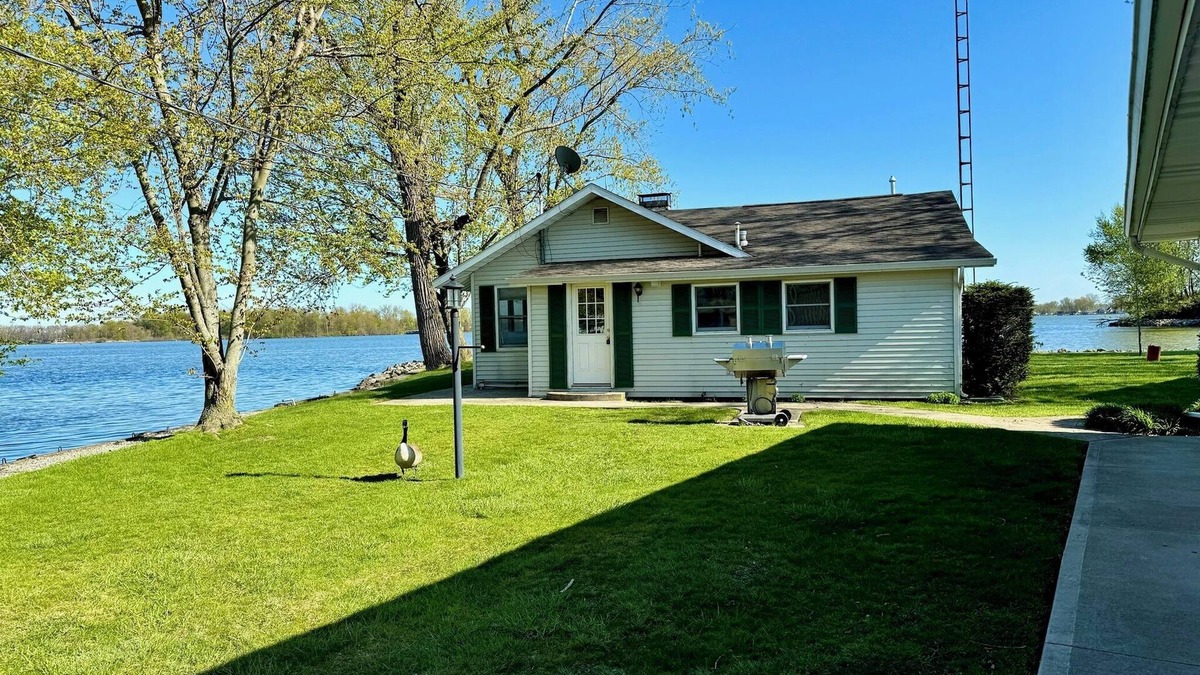 Lakeview House | Lake House Cottage w/Breathtaking Views!