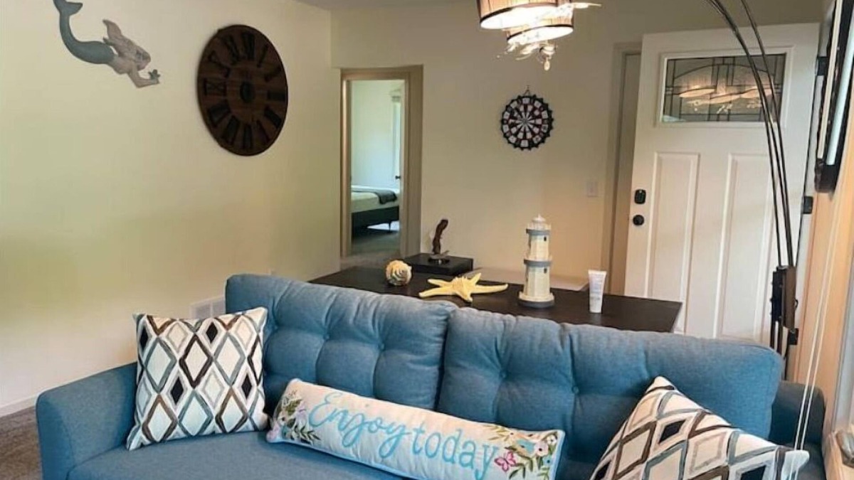 Plymouth House | Lake house- Couples paradise - Beach access
