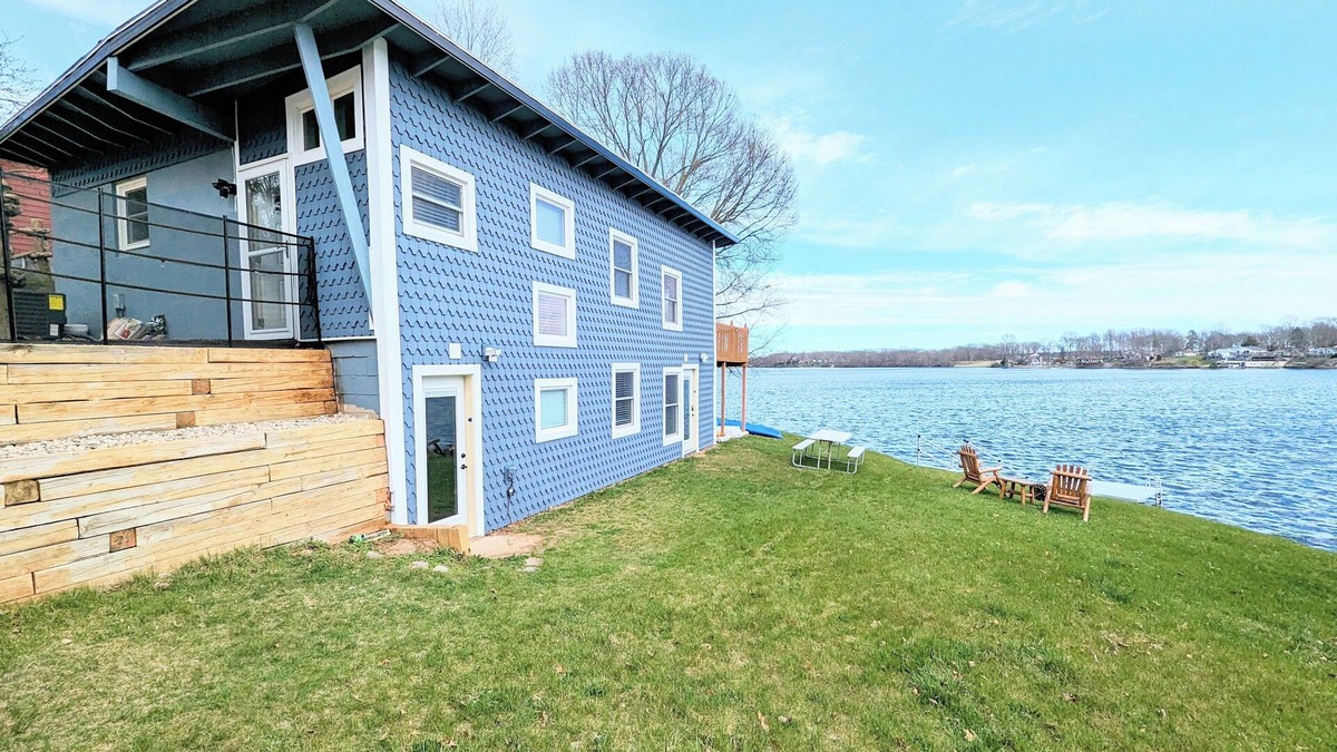 East Leroy House | Lake house fishing river kayaking boating swimming ice fishing paddle board
