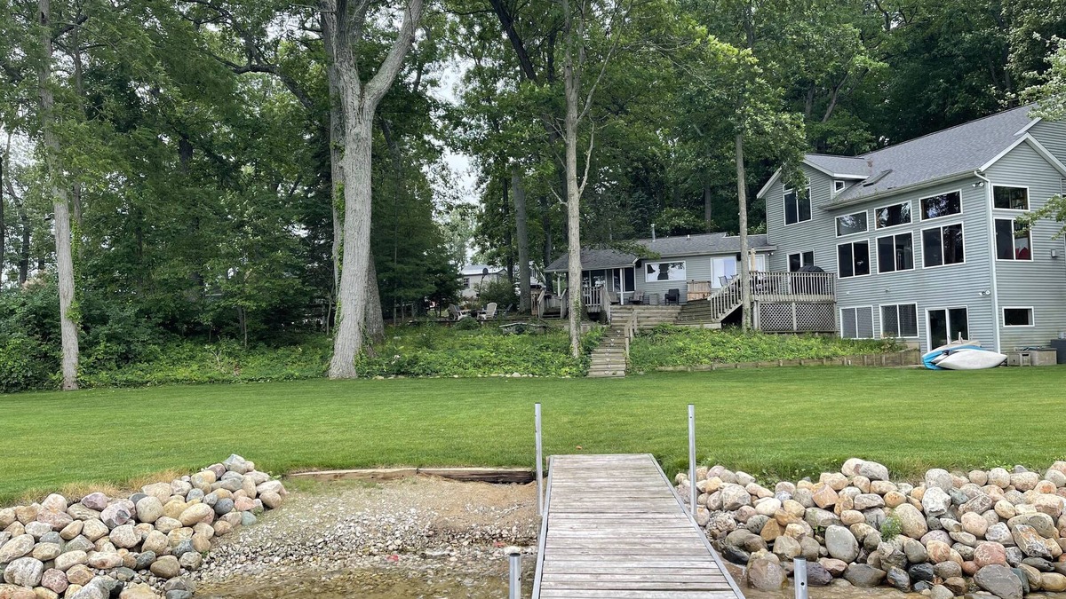 Delton House | Lake House Get-A-Way - Enjoy All 4 Season