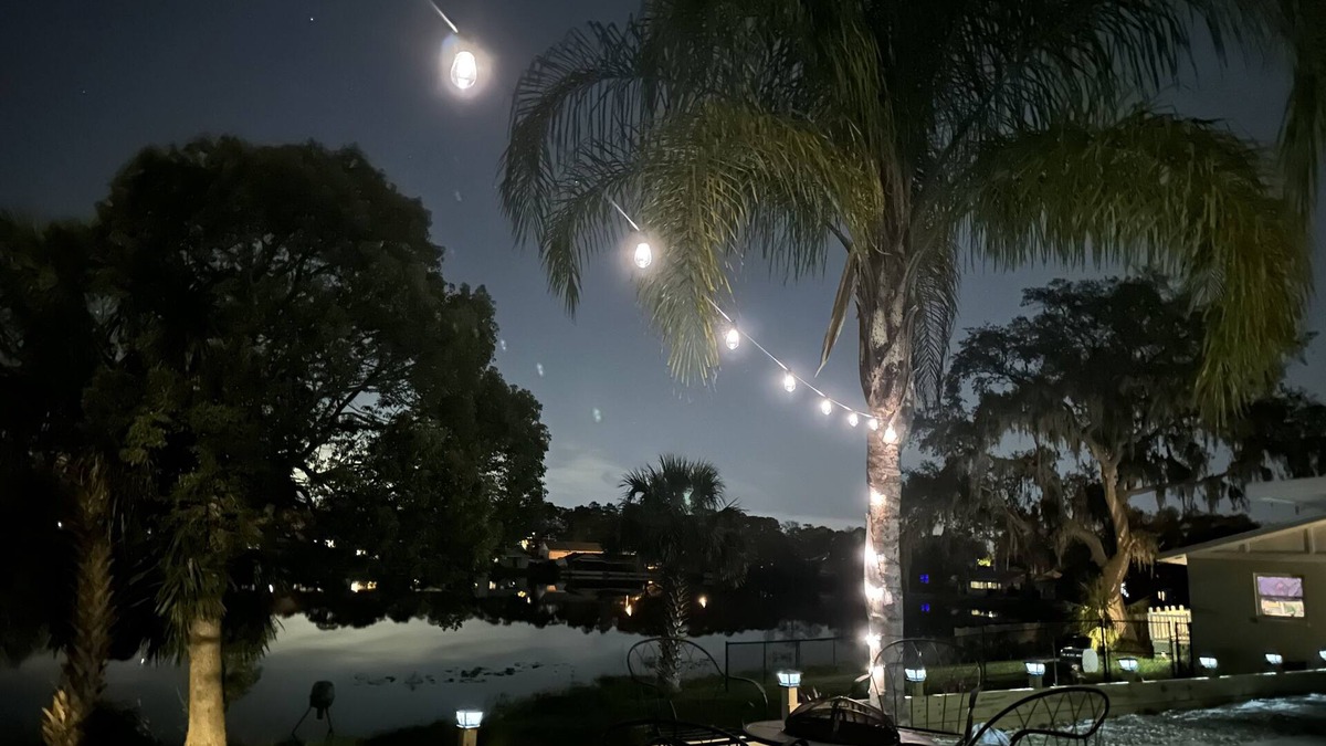 DeBary House | Lake house getaway close to theme parks and beaches