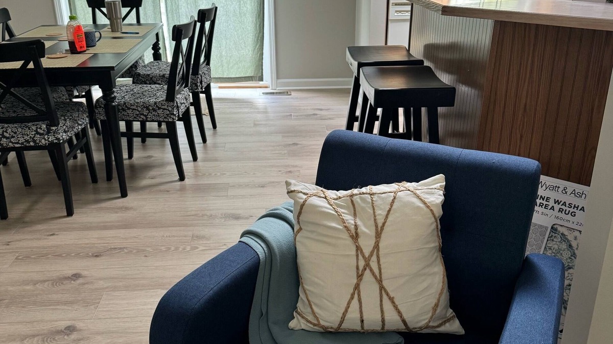 Piney Flats House | Lake House Getaway! 4-bedroom house on Boone Lake near JC with AC, WiFi, Dock