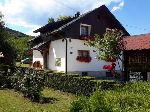 Jezerce House | Lake House