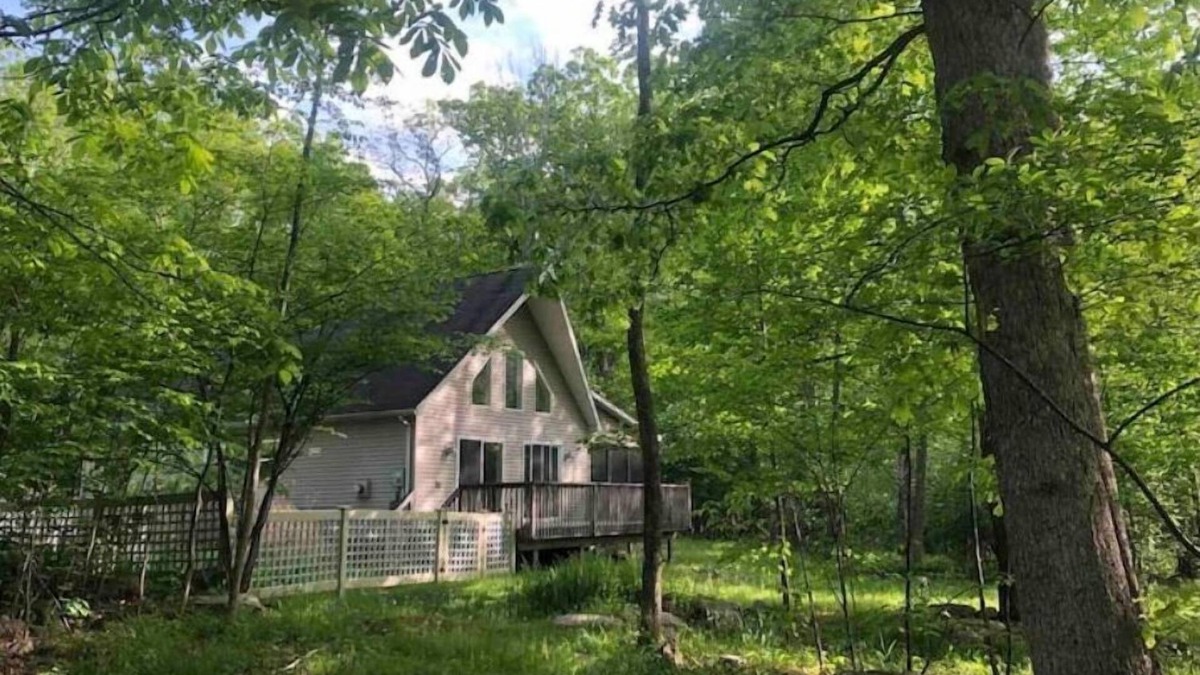 Godeffroy House | Lake House in the Forest