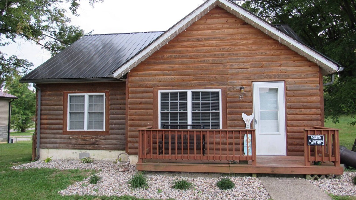 Jamestown House | Lake house. Less than 3 miles from beautiful Lake Cumberland.