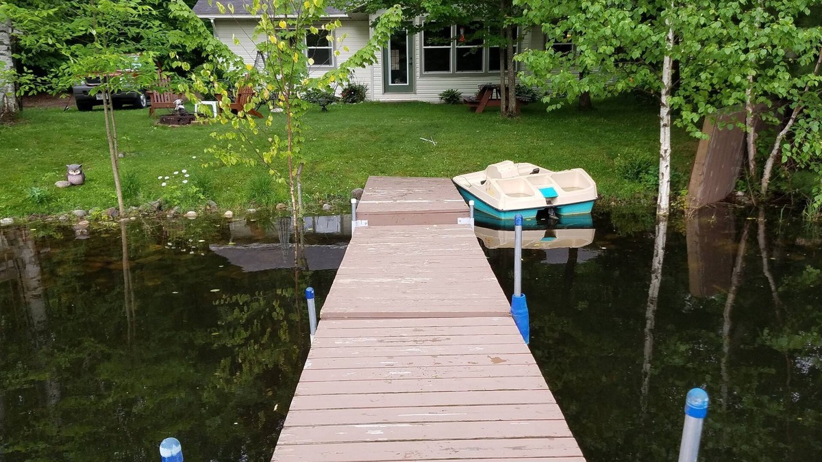 Gleason Cottage | Lake House Located in a Peaceful Quiet Bay on Long Lake