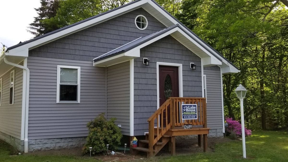 North Springfield House | Lake House near the Beach, Ice Cream Shop and Candy Gift Shop.