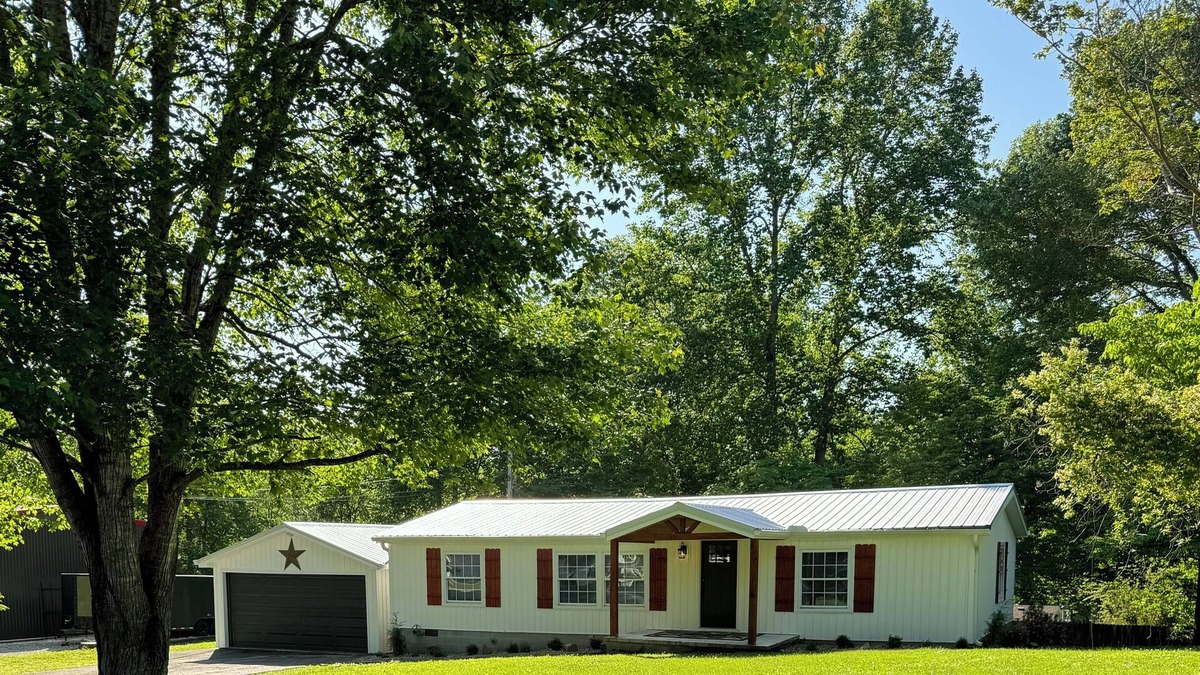 Jacksboro House | Lake House/Norris Lake. Private dock with covered slip near Twin Cove Marina.