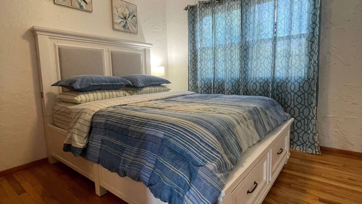Browns Lake House | Lake House on Browns Lake. 20 mins to Lake Geneva and 20 mins to Alpine Valley