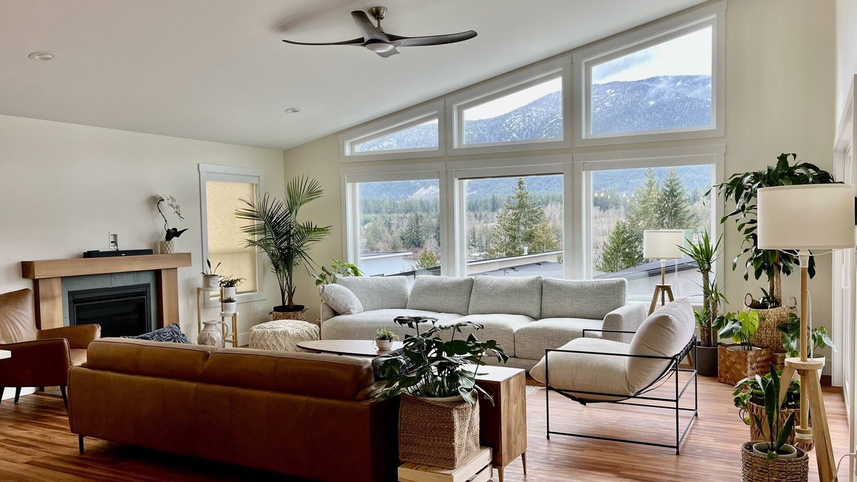 Youbou House | Lake House Retreat - includes boat slip!