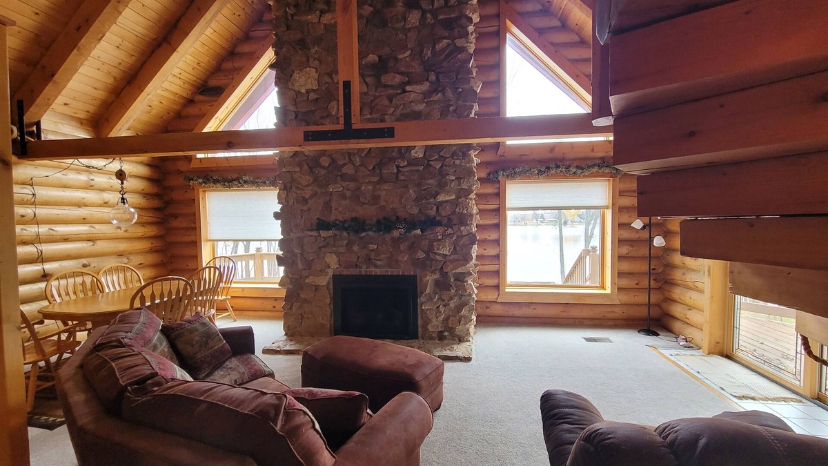 Stratford House | Lake House Retreat on Eau Pleine Flowage