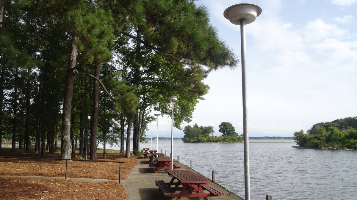 Flowood House | Lake House Retreat - Ski/Fish/Relax on "The Rez"