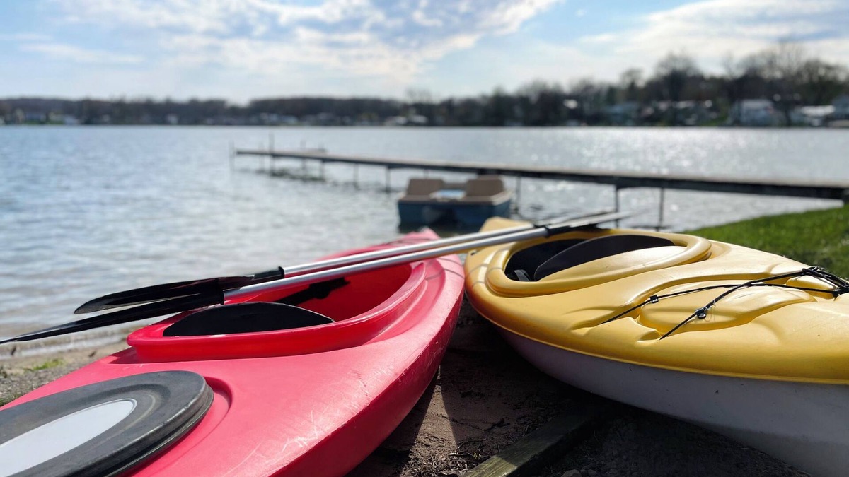 Shipshewana House | Lake House | Shallow Sandy | Kayaks | Family Fun