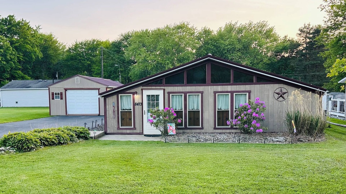 Pymatuning Central Cabin | Lake House Steps from Pymatuning