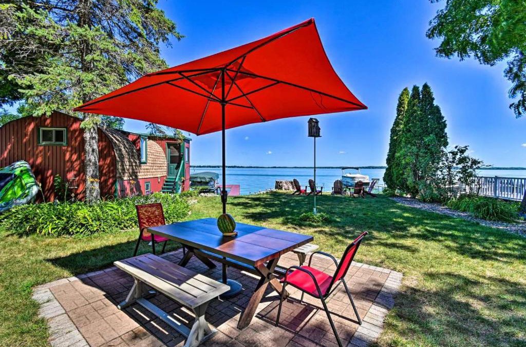 Stoughton House | Lake House-Stoughton