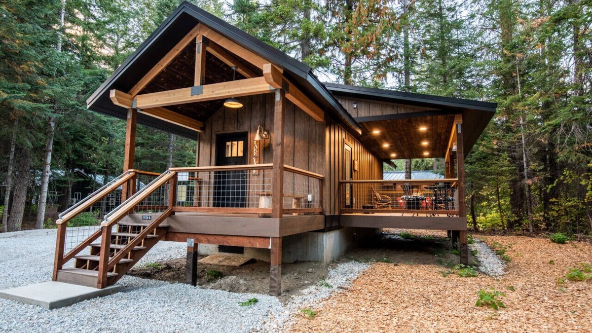 Leavenworth Apartment | `Lake House` tiny cabin near Lake Wenatchee with HOT TUB